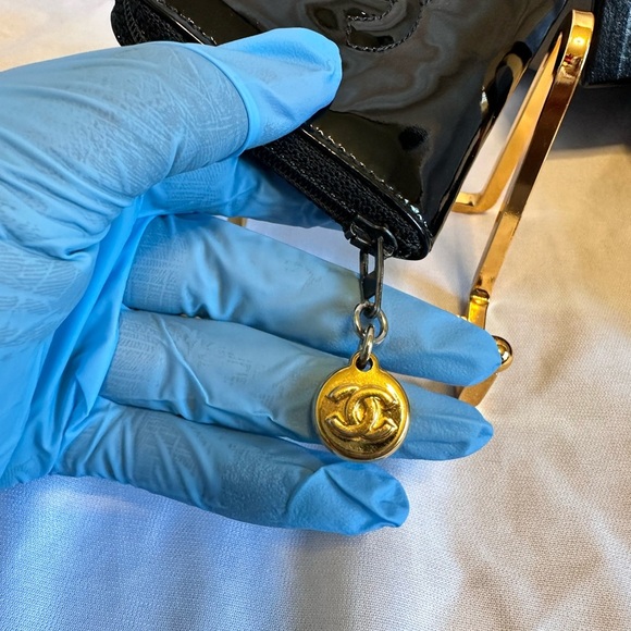 CHANEL BLACK PATENT LEATHER CARD CASE. EUC: Comes with box, card and cloth. - Picture 10 of 11